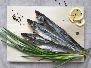 Рыцарское мясо индейка: Корюшка вяленая с икрой