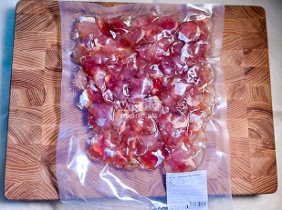 Ведро Ржаные гренки с малосольным огурчиком: Щечки судака вяленые (500 гр)