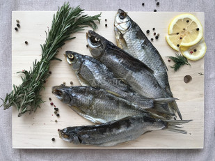 Тюлька вяленая: Вобла вяленая астраханская крупная