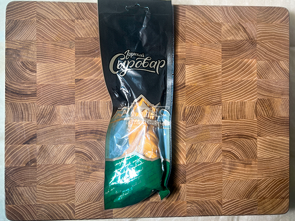 Сыр 100 гр ГОРНЫЙ СЫРОВАР (Косичка копчёная) в Омске