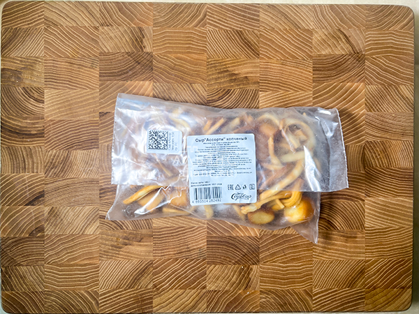 Сыр 150 гр ГОРНЫЙ СЫРОВАР (Ассорти копчёный) в Омске