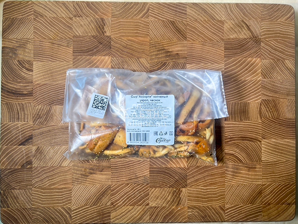 Сыр 150 гр ГОРНЫЙ СЫРОВАР (Ассорти копчёный с укропом и чесноком) в Омске