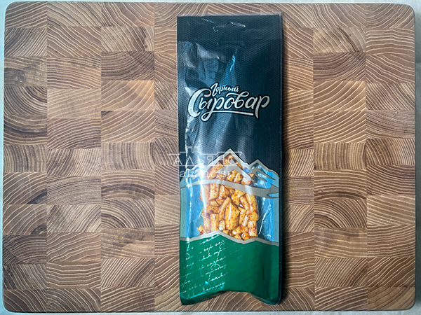 Сыр 60 гр ГОРНЫЙ СЫРОВАР (Бочонок копчёный с аджикой) в Омске