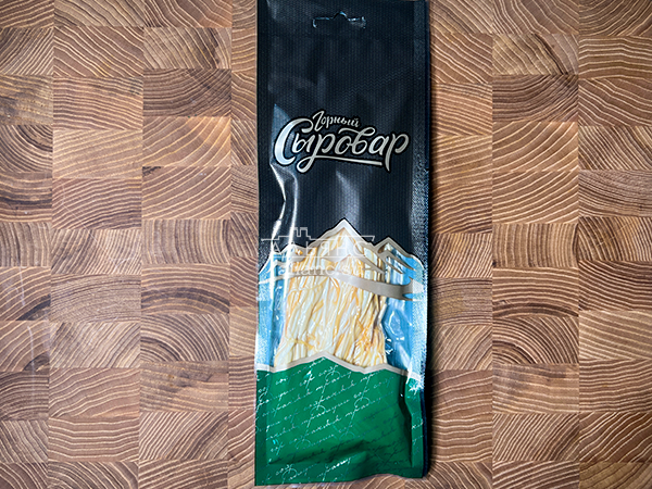 Сыр 60 гр ГОРНЫЙ СЫРОВАР (Паутинка копчёная) в Омске