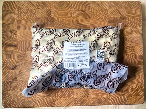 Сыр 1 кг ГОРНЫЙ СЫРОВАР (Бочонок с укропом и чесноком) в Омске