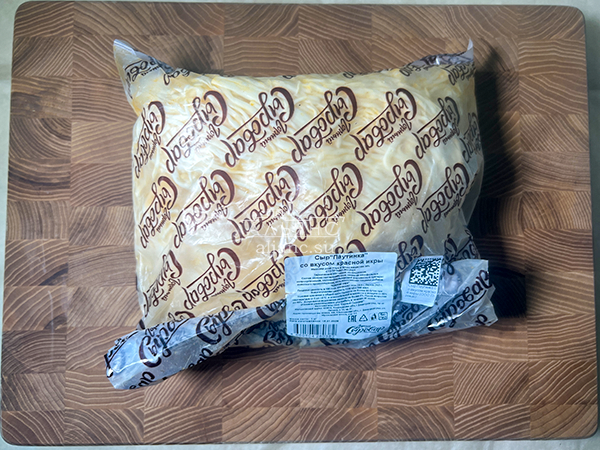 Сыр 1 кг ГОРНЫЙ СЫРОВАР (Паутинка со вкусом красной икры) в Омске